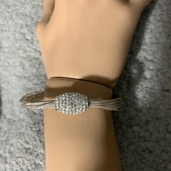 Woman’s Beautiful sterling silver sparkle sliding bead bracelet.Pre-owned. - Picture 10 of 12